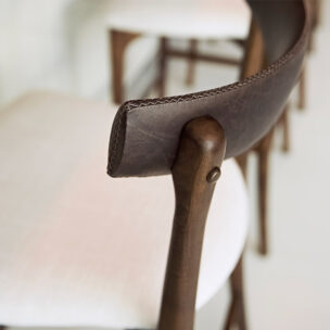 TABURETE ALTO PALLADIO RESPALDO CUERO 102CM